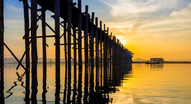 Eine der wichtigsten Myanmar Sehenswürdigkeiten: Die Ubein Brücke in Mandalay