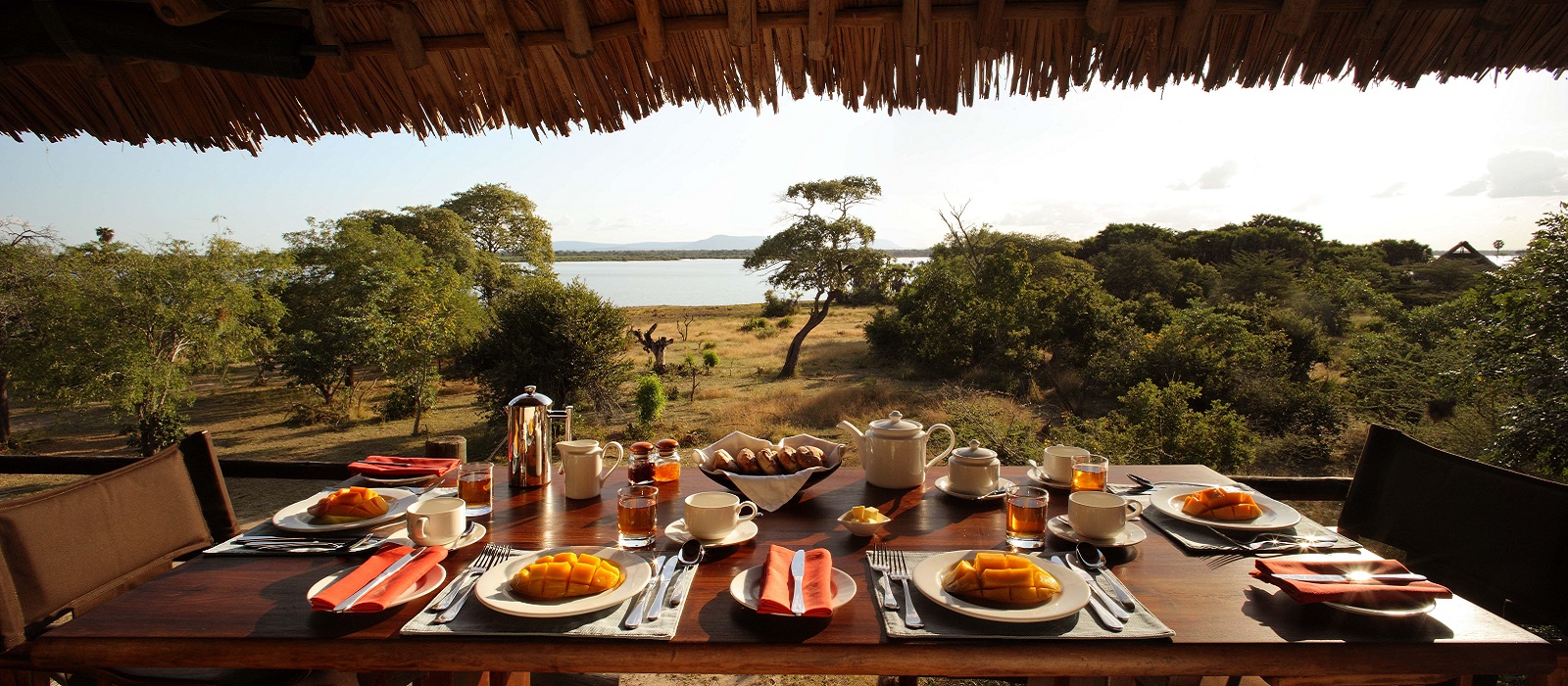 Enchanting-Travels-Africa-safaris-Breakfast-with-a-view-at-Siwandus-elevated-restaurant_0.jpg
